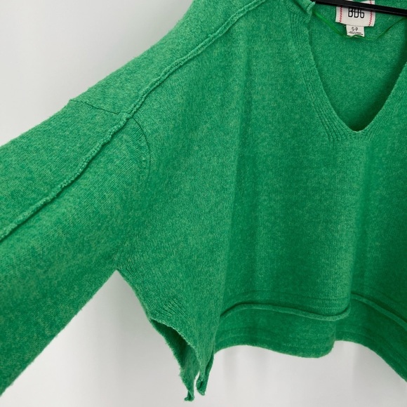 BDG Cardiff Notch Neck Soft Cropped Raw Hem Boxy Fit Slit Sweater In Green - Picture 4 of 6